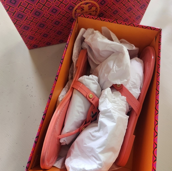 NIB Tory Burch Coral Crush Patent Miller Sandals - Picture 9 of 10